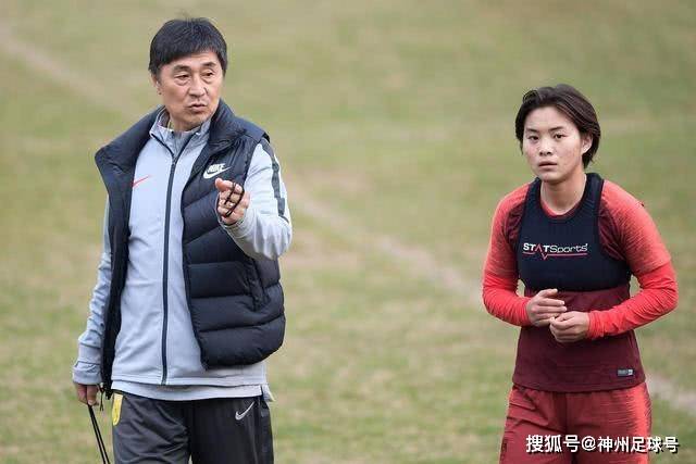 贝林厄姆金球奖前三，英格兰2005年双德后首人